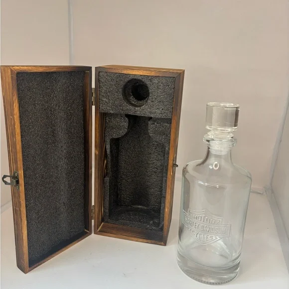 Harley-Davidson Glass Decanter in original Wooden Case - Picture 12 of 16
